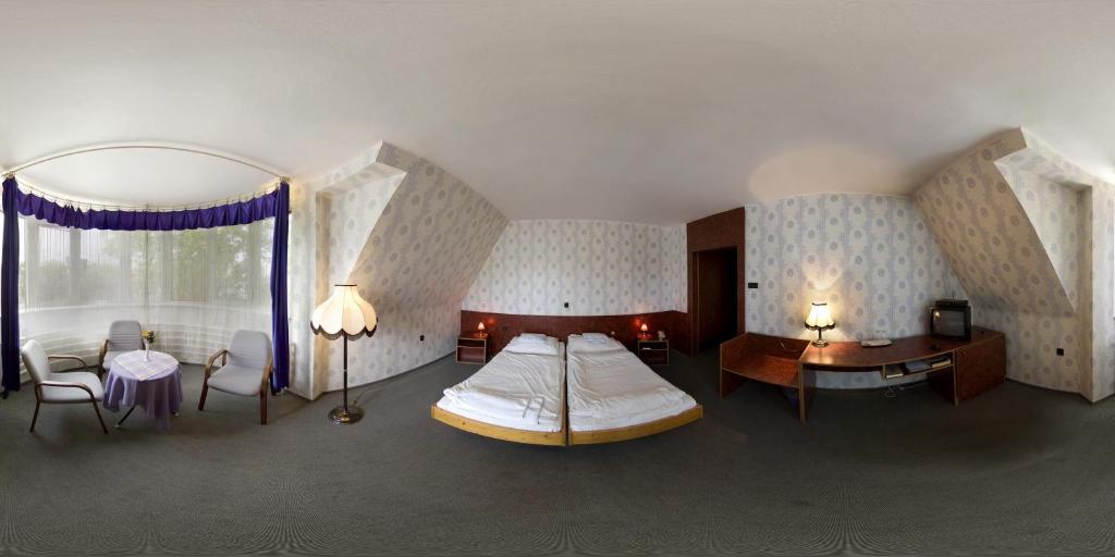Gondola Hotel Debrecen Kamer foto